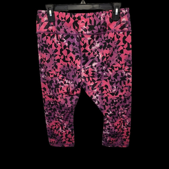 Reebok Women’s Size Large Pink and Black Activewear Capri, Excellent Condition - Picture 2 of 5